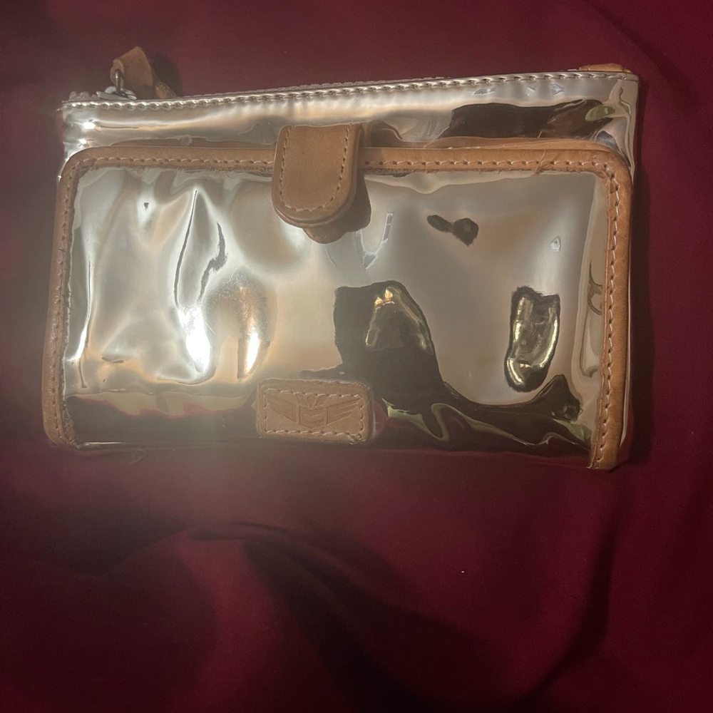 Consuela wallet Goldie